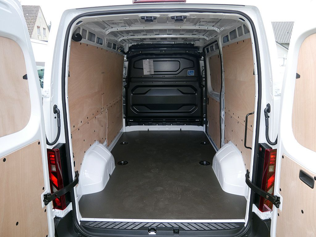 Fahrzeugabbildung Renault Master FWD Kasten extra L2H2 3,5t Blue dCi 130