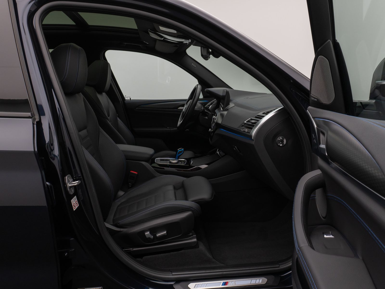 Fahrzeugabbildung BMW iX3 Impressive M Sport Panorama 360°HUD DAB H/K