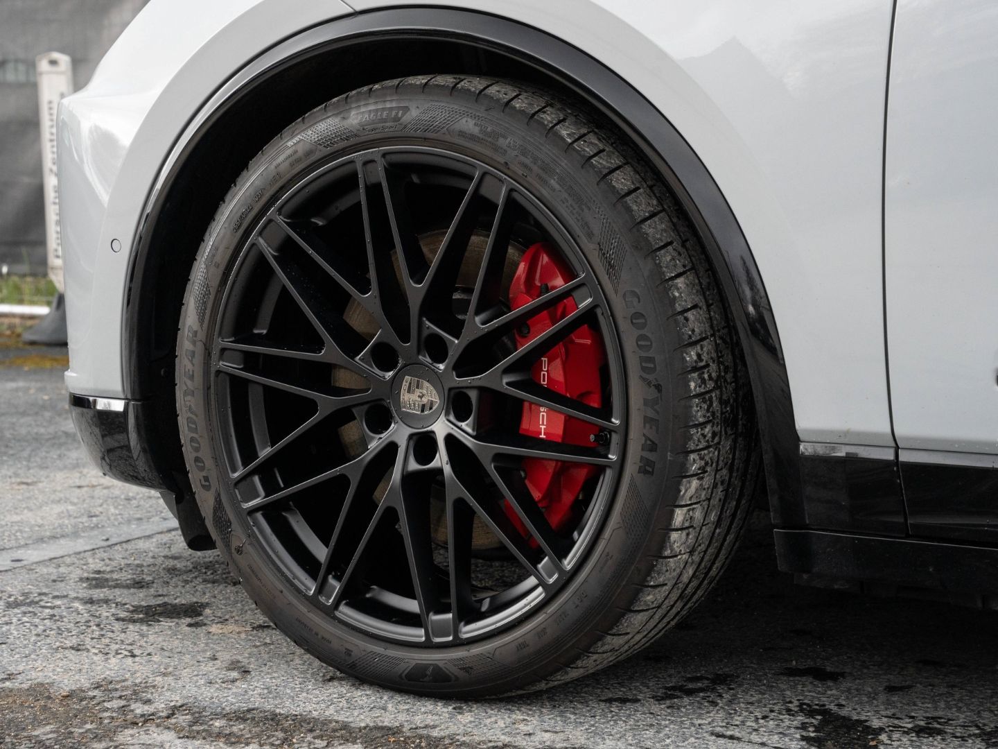Porsche Macan Electric Turbo Burmester HeadUp InnoDrive foto 10