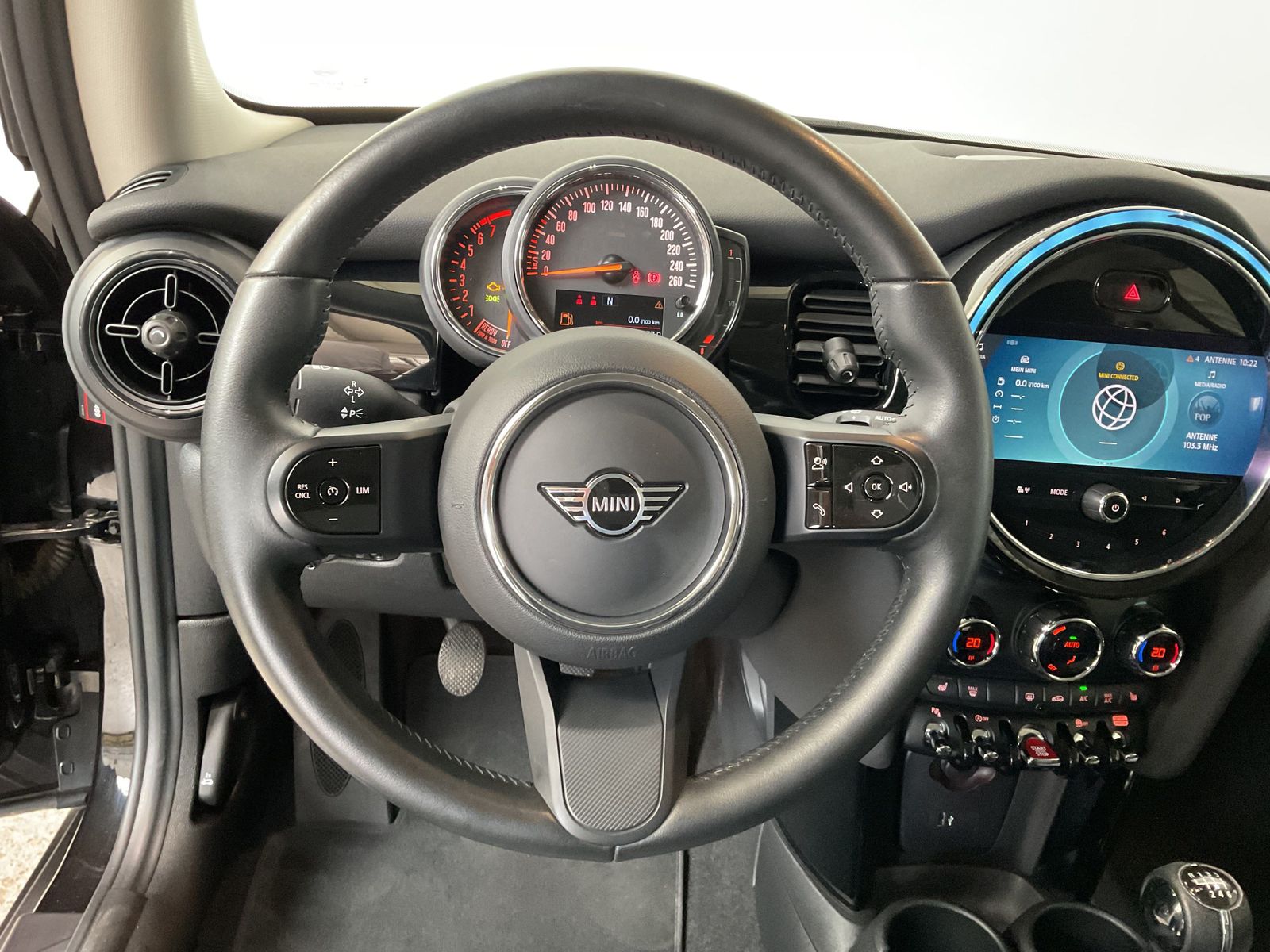 Fahrzeugabbildung MINI One PDC vr+hi LED Komfortzg. Tempomat .