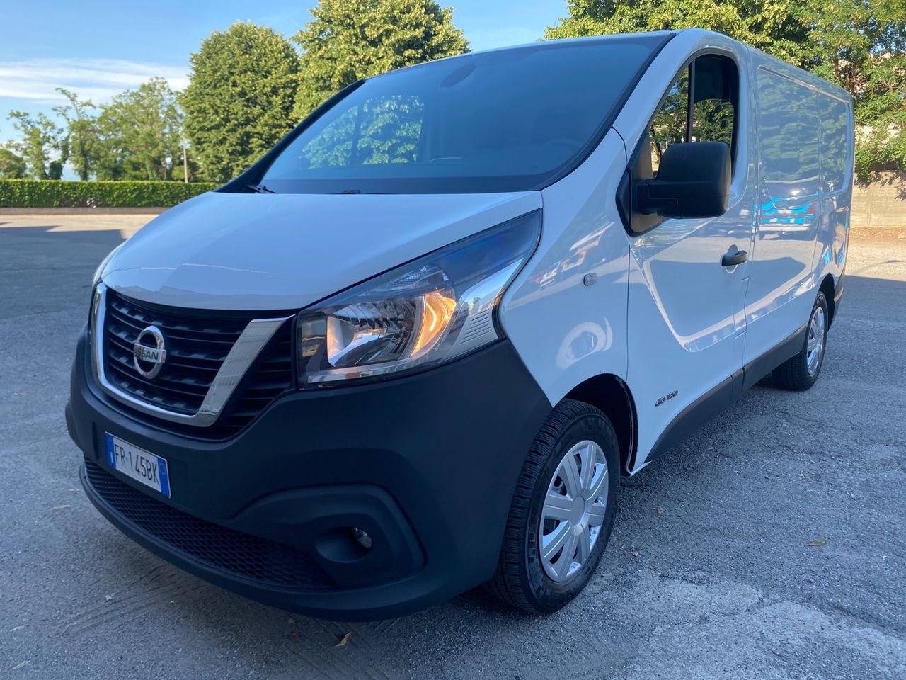 NISSAN NV300