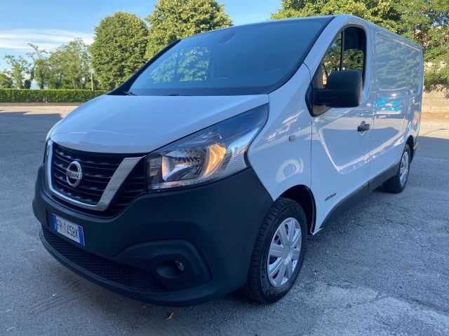 NISSAN NV300