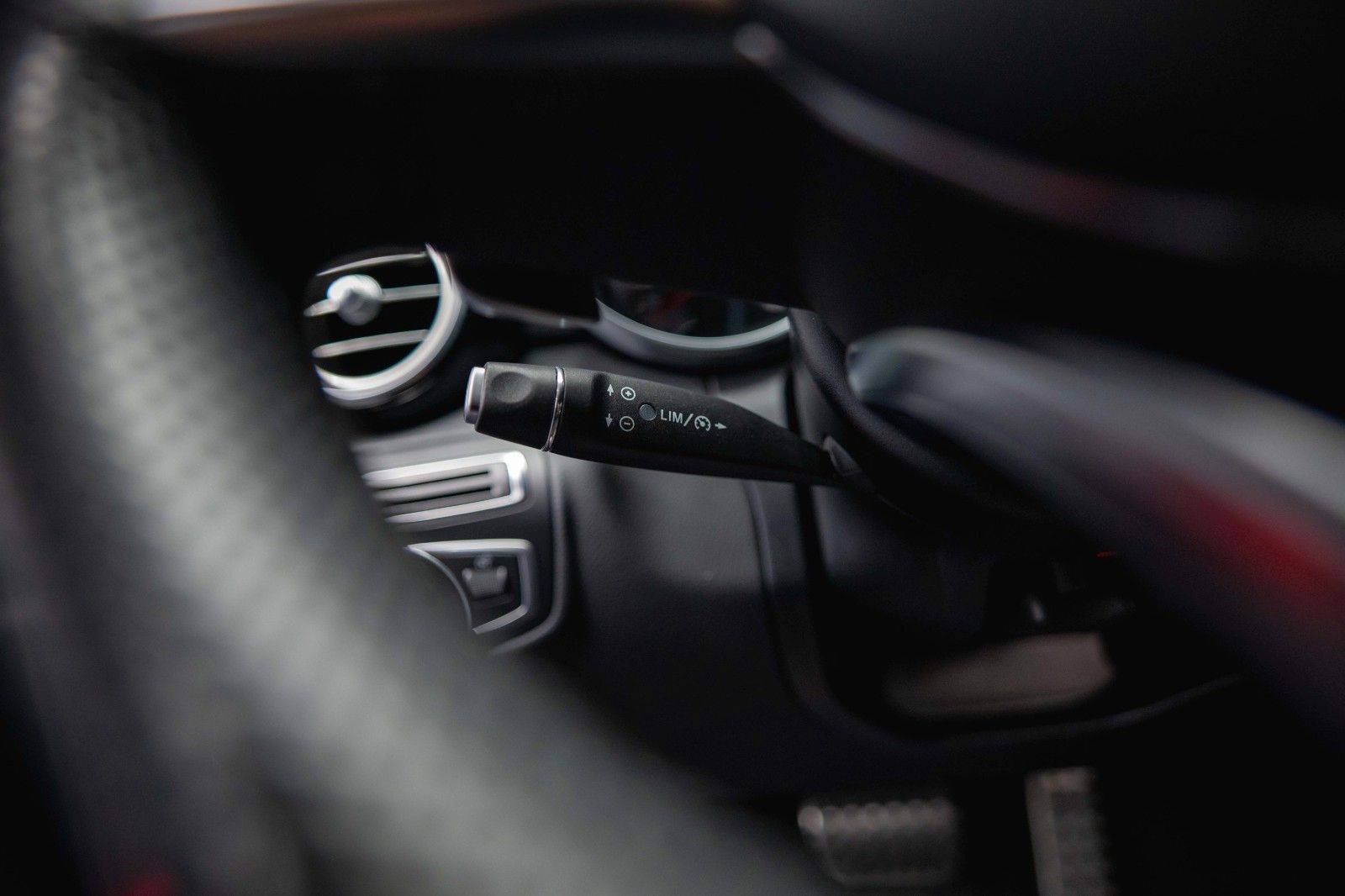 Fahrzeugabbildung Mercedes-Benz C 400 T 4Matic AMG Night-Edition *LED*19%*