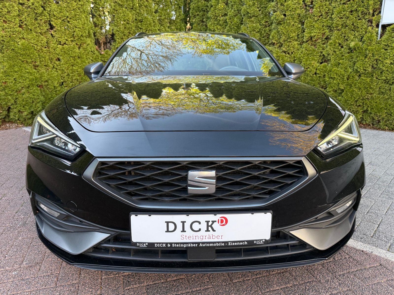 Fahrzeugabbildung SEAT Leon ST 2.0TDI DSG FR-Line LED+SHZ+VIRT+ACC+MEMO