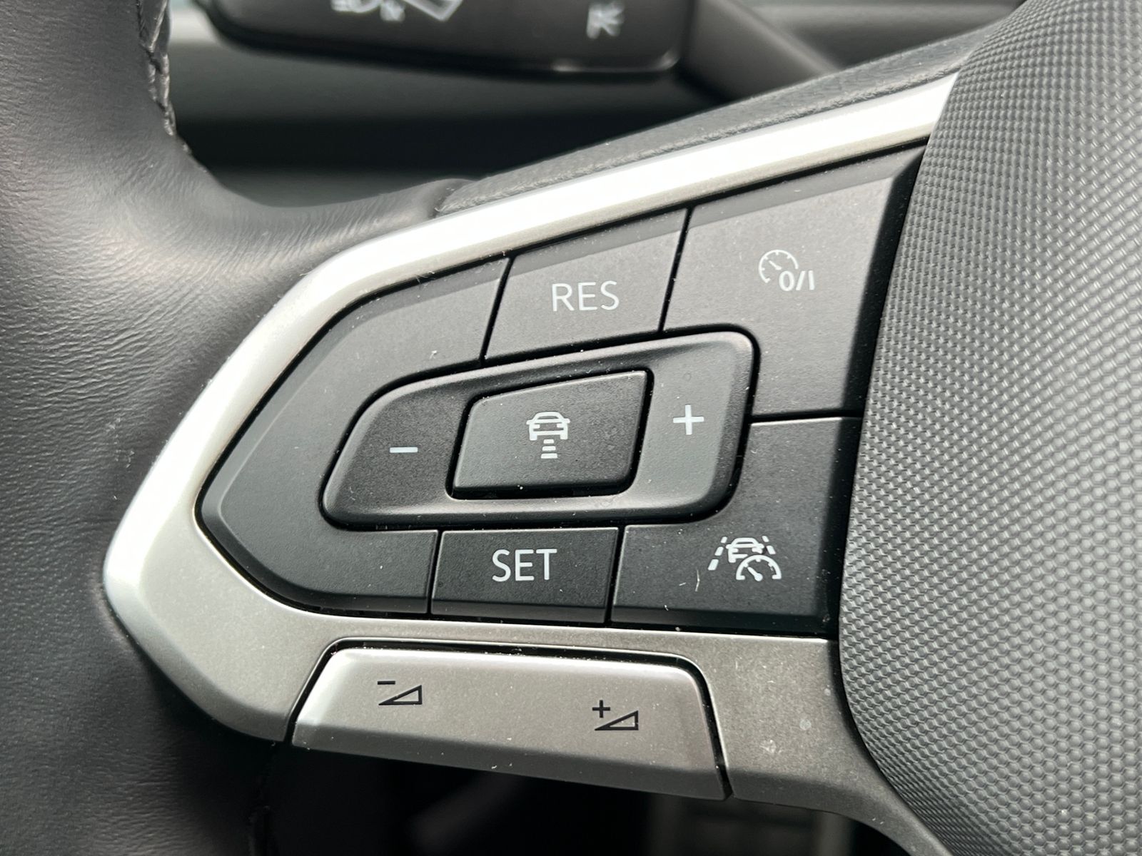 Fahrzeugabbildung Volkswagen T-Roc GOAL 1.5 TSI DSG *AHK, LED, "Plus"-Paket,
