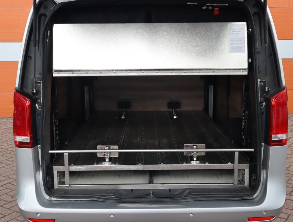 Mercedes-Benz V 220