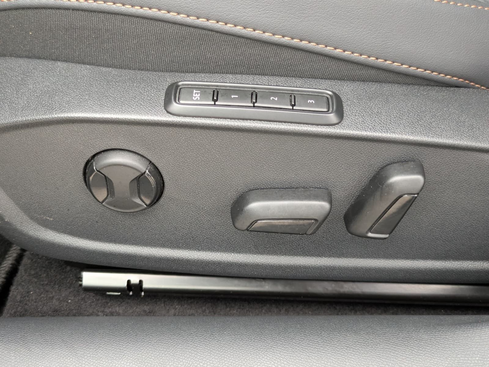 Fahrzeugabbildung CUPRA Leon 2.0 TDI MATRIX*Dinamica*Sennheiser*Int.DRIV