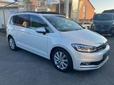 Volkswagen Touran 2.0 TDI Highline+PANO+KAMERA+STANDHEIZUNG - VW Touran Gebrauchtwagen in Düsseldorf