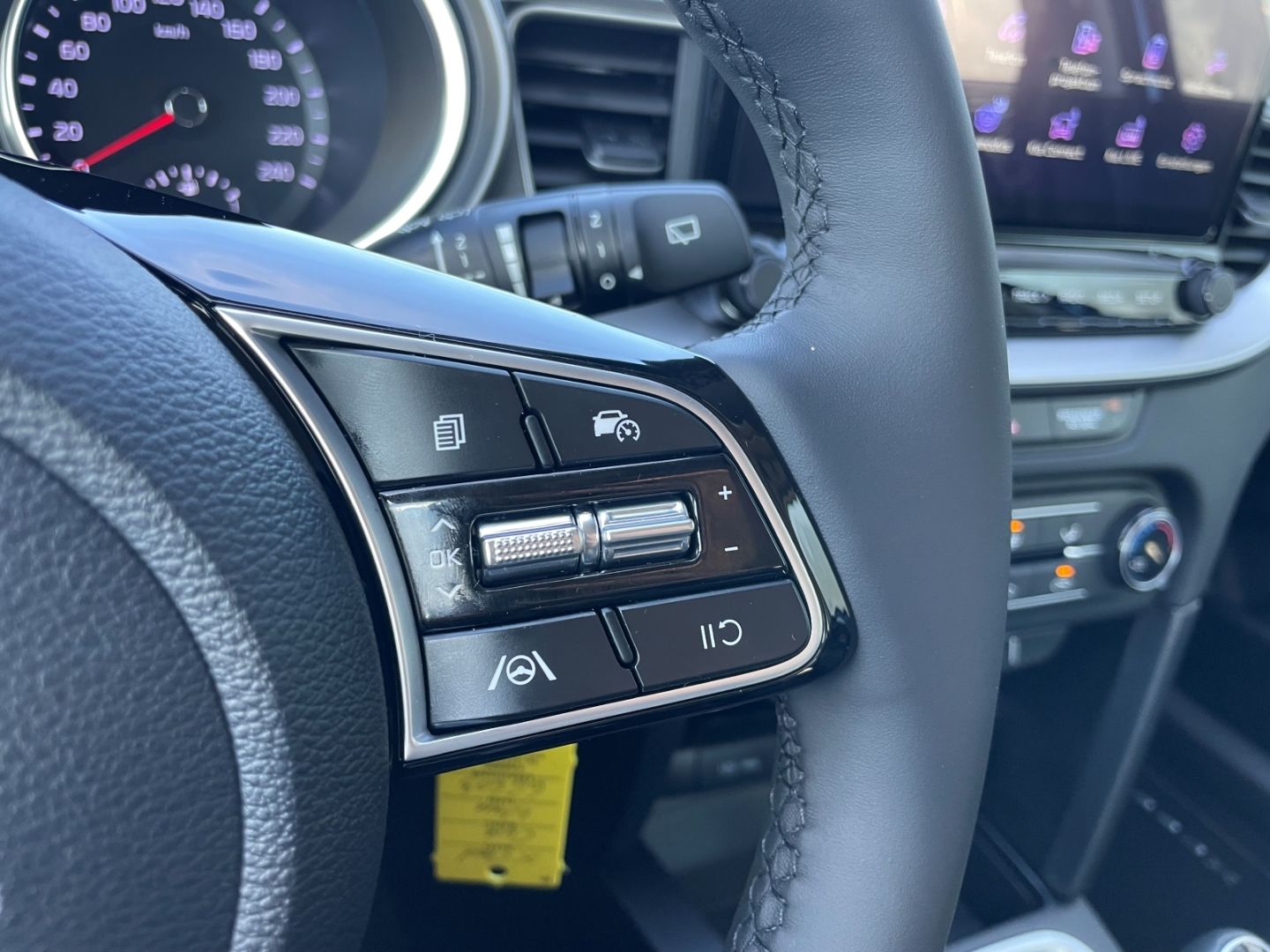 Fahrzeugabbildung Kia XCeed Core Navi Soundsystem LED Blendfreies Fern