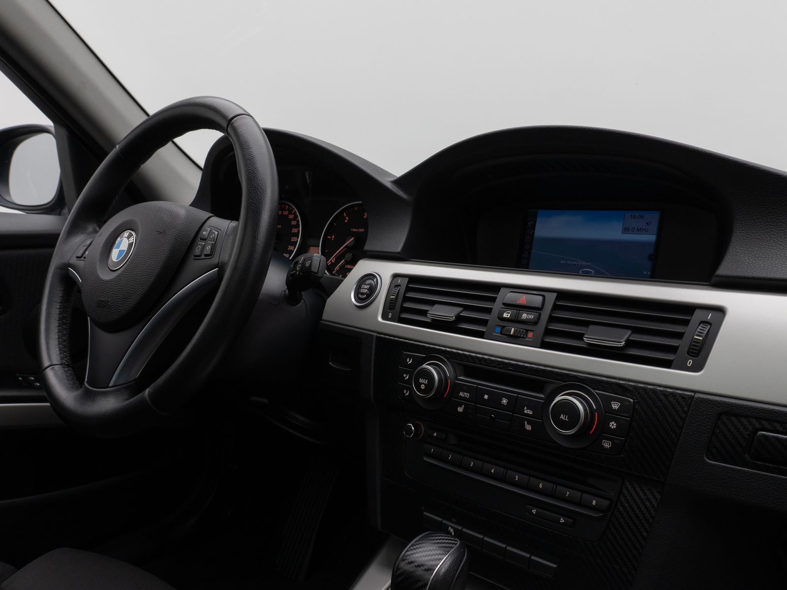 Fahrzeugabbildung BMW 320d PDC Navi Xenon Fernlichtassist Komfort AHK