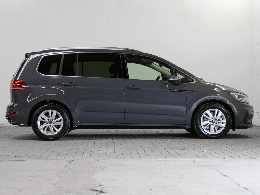 Fahrzeugabbildung Volkswagen Touran Highline 2.0 TDI DSG AHK Navi RFK