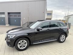 MERCEDES-BENZ GLC 200 4MATIC/PANO/AHK/J.STERNE GA/KAMERA/MBEAM