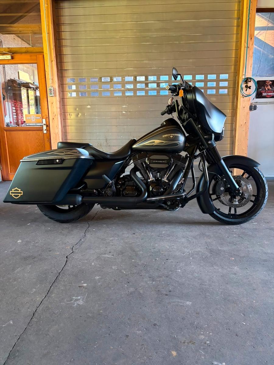Harley-Davidson FLHXS Street Glide Special CVO-Style