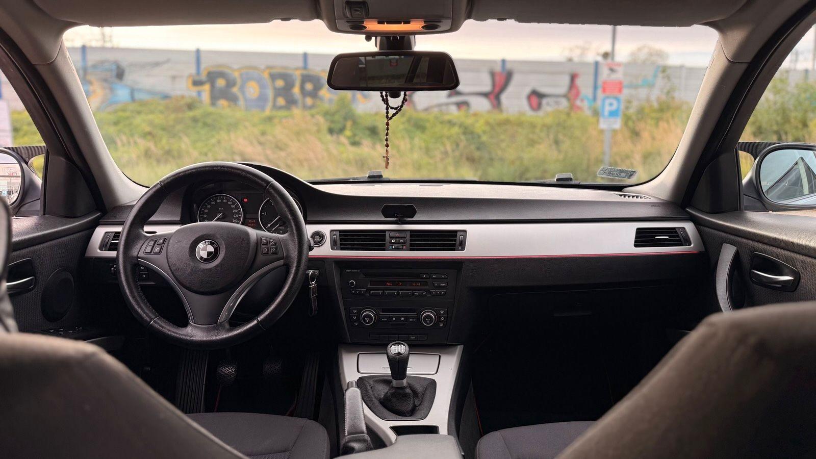 BMW 320 2009 — photo 15