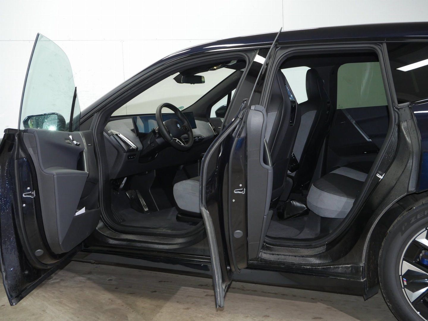 Fahrzeugabbildung BMW iX xDrive60 |Adapt. Luftfederung |Sitzbelüftung