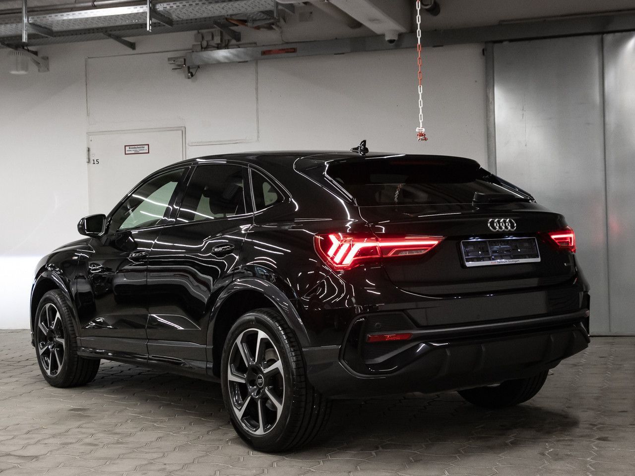 Audi Q3 Sportback 40 TFSI quattro S line Matrix AHK foto 5