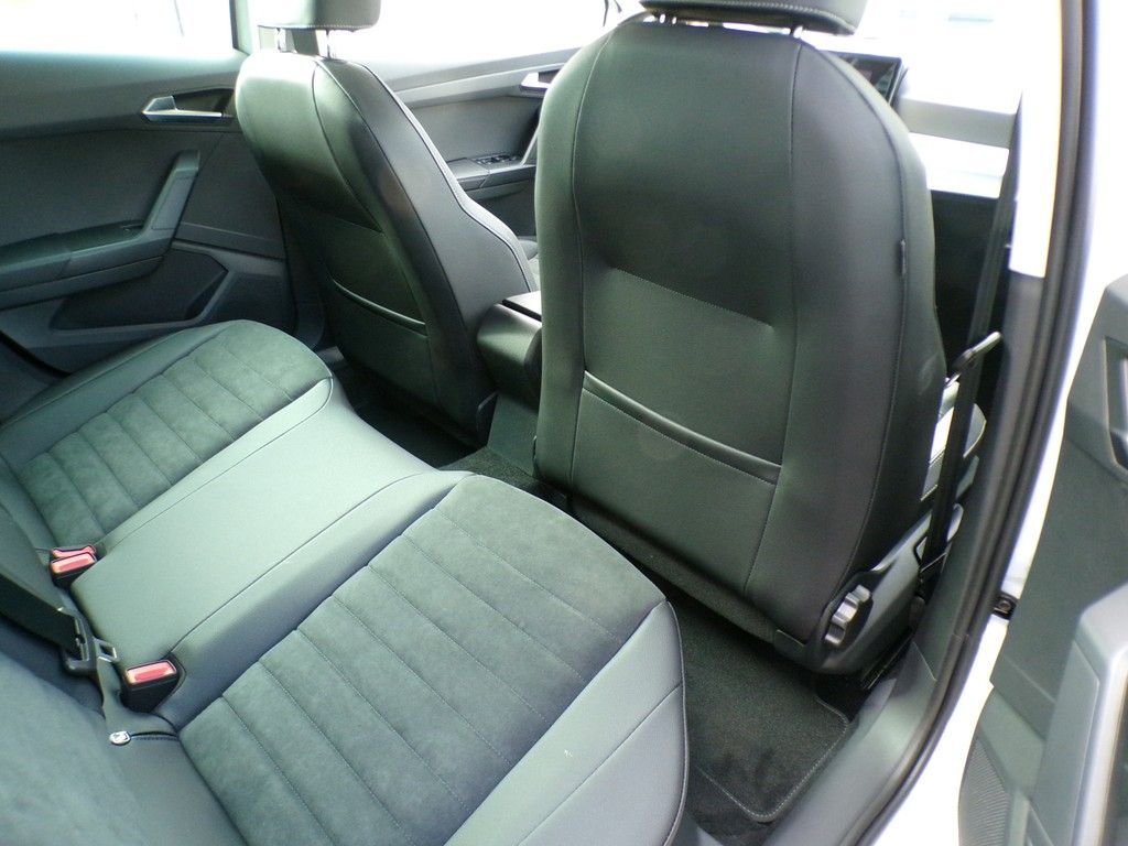 Fahrzeugabbildung SEAT Arona 1.0 TSI DSG Road Edition