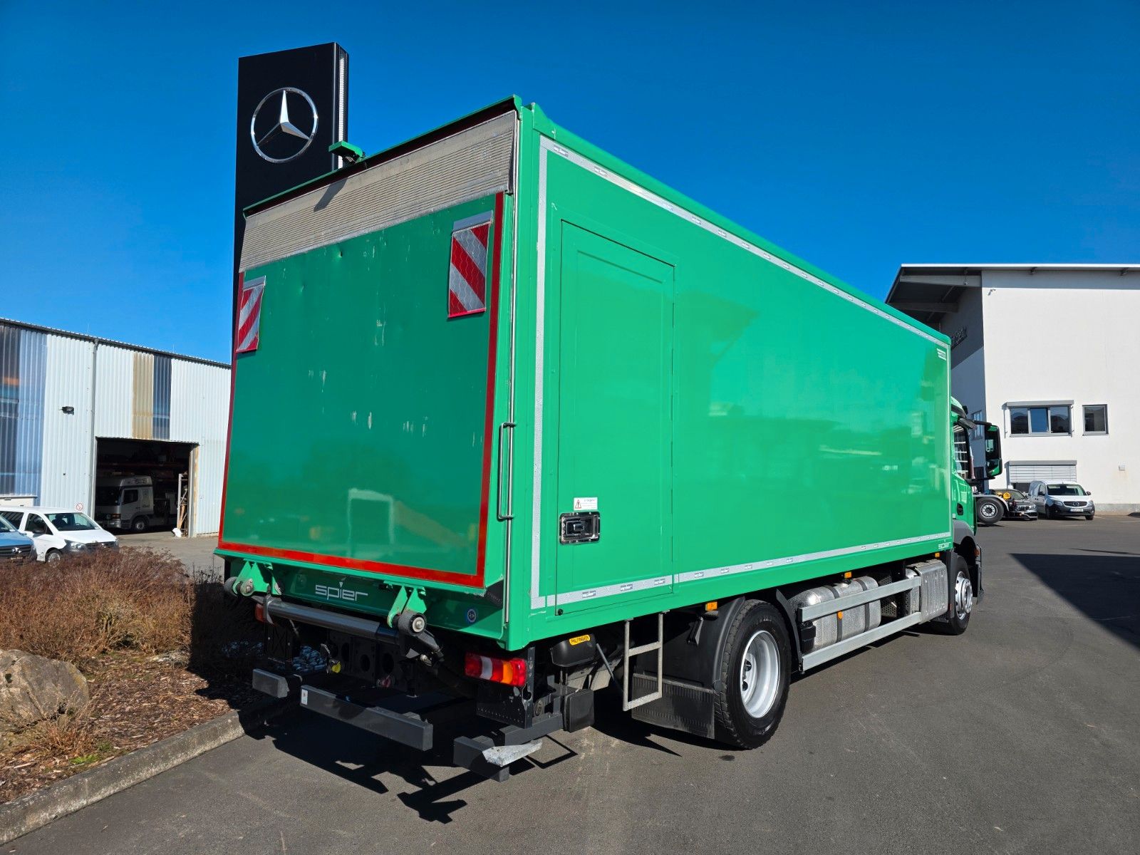 Fahrzeugabbildung Mercedes-Benz Actros 1824 L 4x2 LBW 2.000kg Tür Kamera Navi