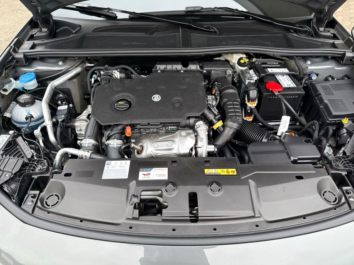 Fahrzeugabbildung Peugeot 308 SW Allure 1.5 BlueHDi 130 LED ACC 2-Zonen-Kl