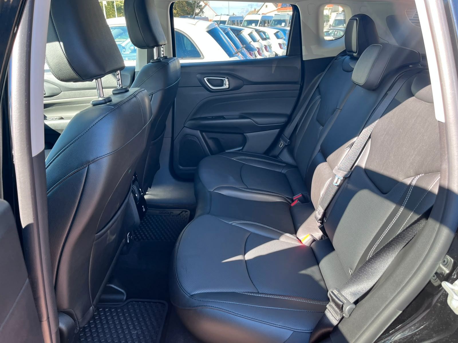 Fahrzeugabbildung Jeep Compass Summit Mild-Hybrid FWD