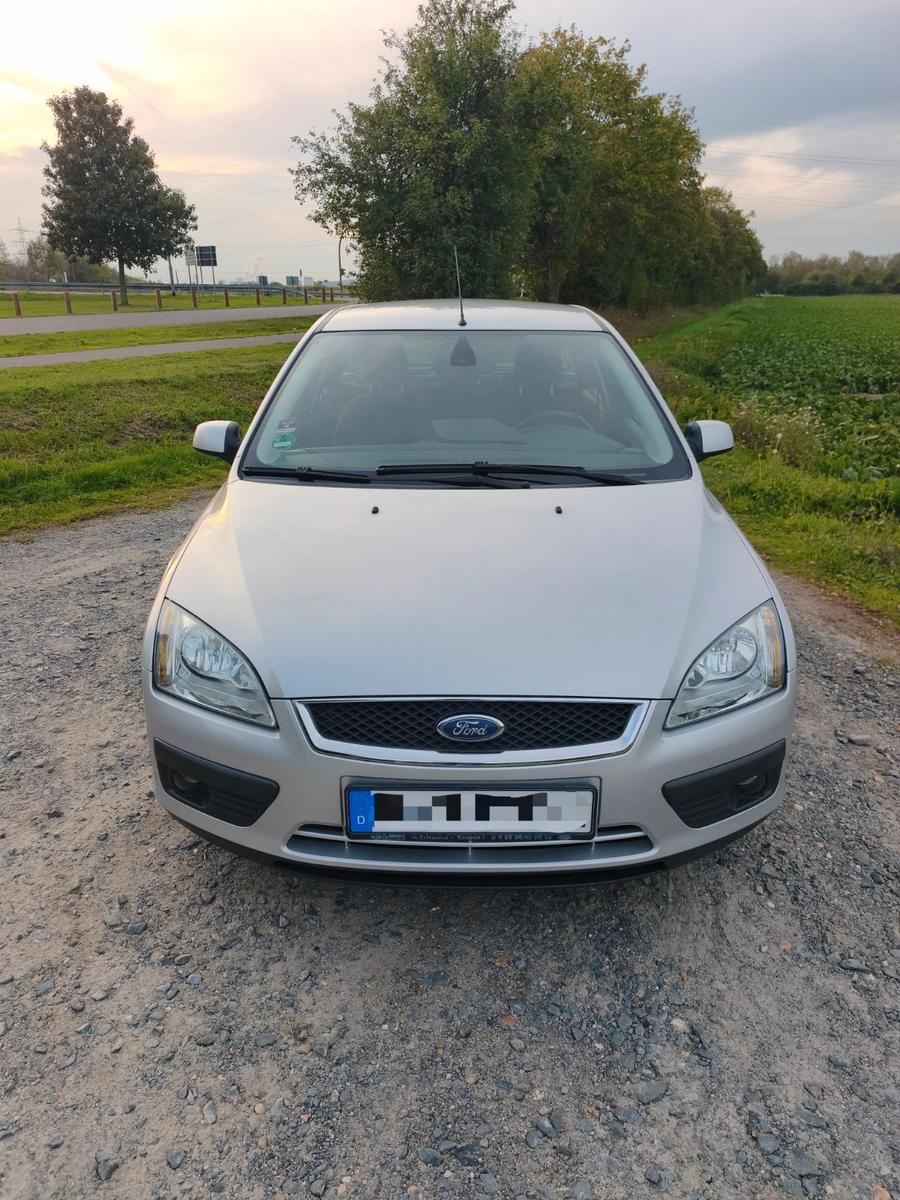 Ford Focus 2005 — вигляд ззаду