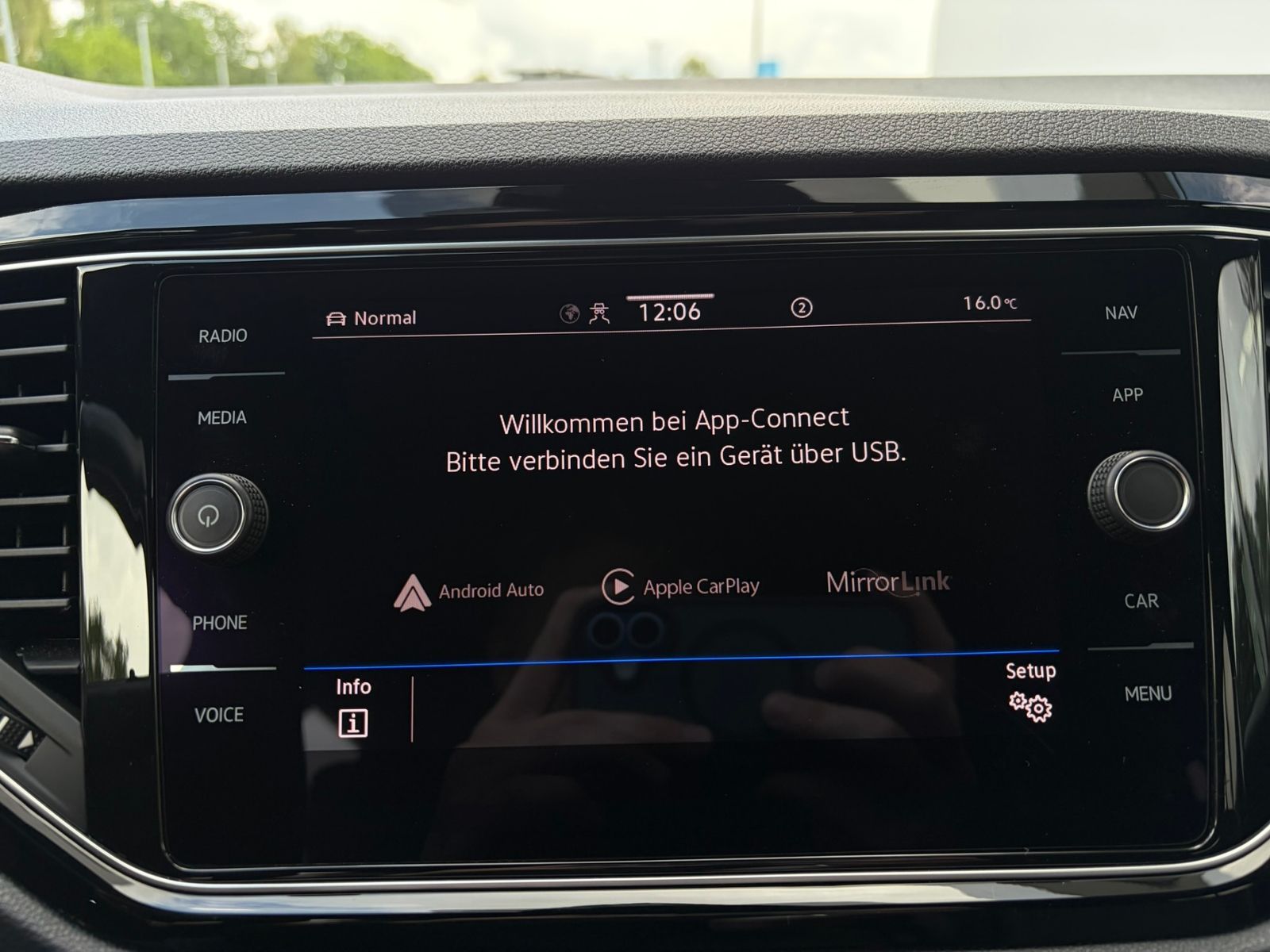 Fahrzeugabbildung Volkswagen T-Roc Sport 1.5 TSI DSG *BlackStyle,LED,ACC,Navi
