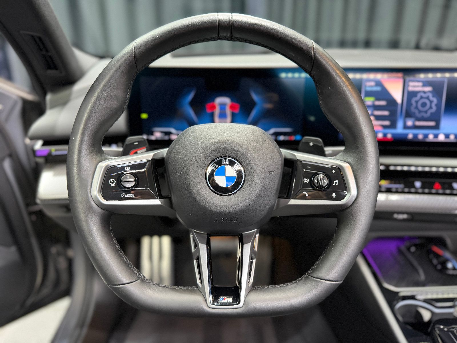 Fahrzeugabbildung BMW 520i M SPORT|H&K|360°|INDIVIDUAL|GESTIK|SHADOW