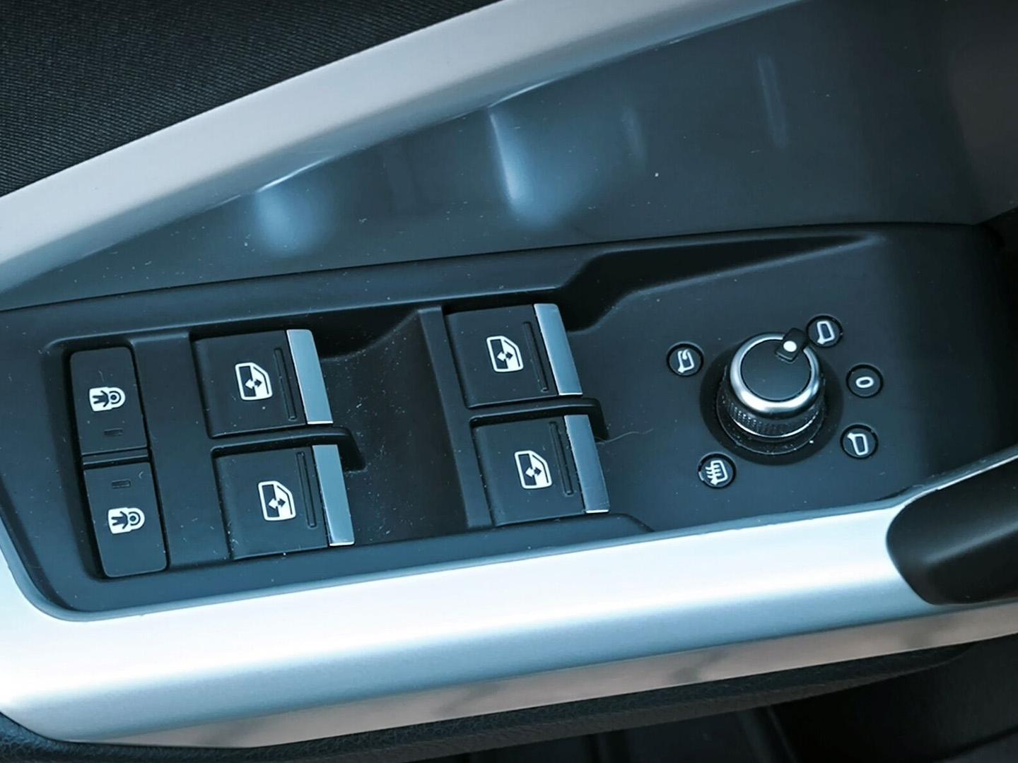 Audi Q3 35 TFSI S line S-TRONIC LED CONNECT ACC KAMER