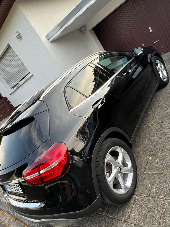 Image of Mercedes-Benz GLA 180