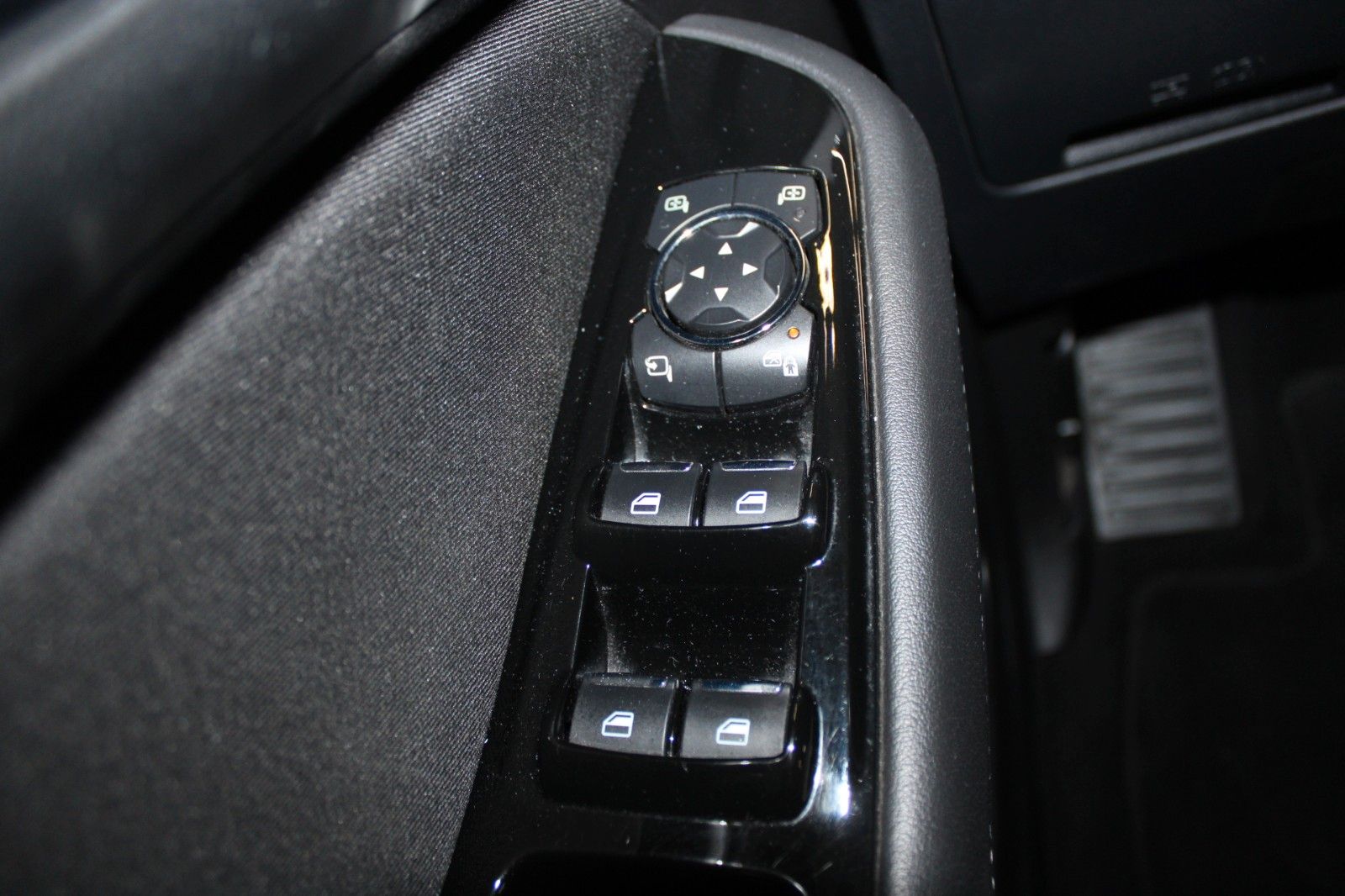 Fahrzeugabbildung Ford Galaxy Titanium 7-Sitzer DAB NAVI CAM WinterPak.