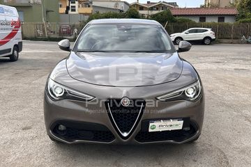 Alfa-Romeo Stelvio - 2