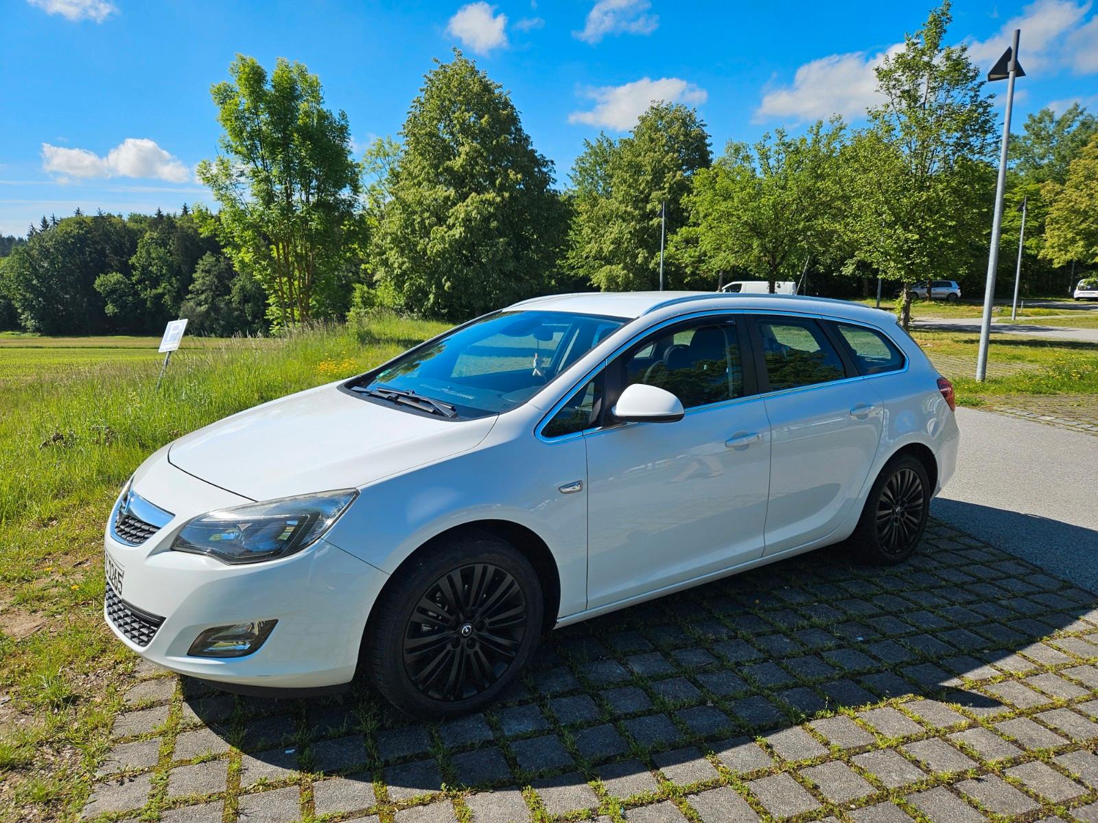 Opel Astra, 2012