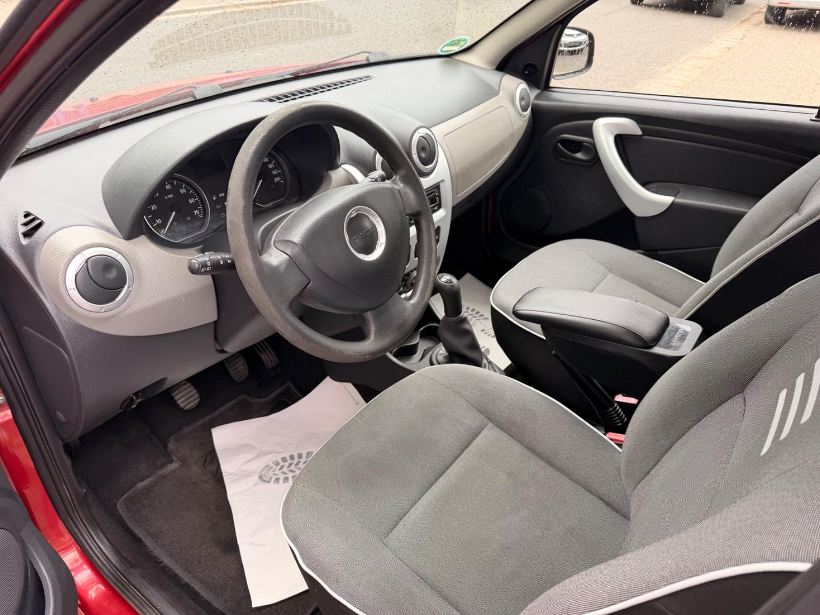 Dacia Sandero 2012 — photo 12
