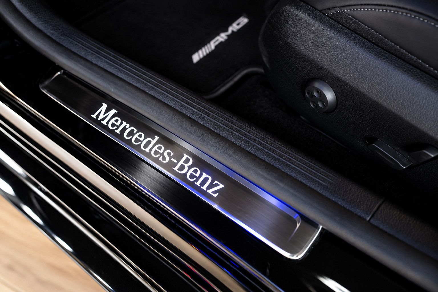 Fahrzeugabbildung Mercedes-Benz C 220 d *AMG*Ambiente*Kamera*MBUX*NightPak