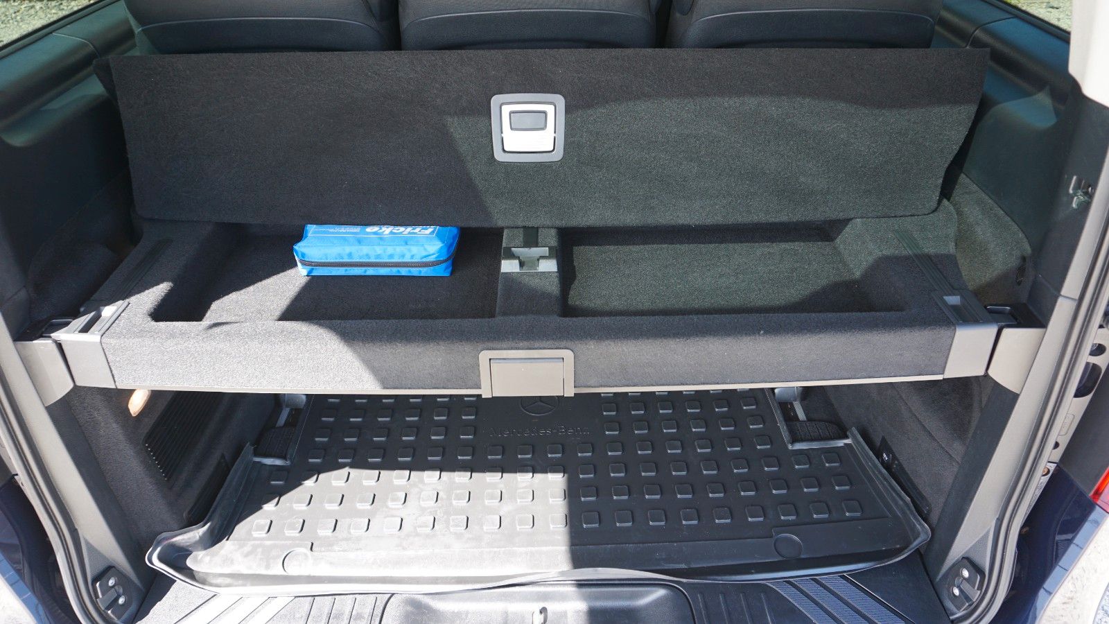 Fahrzeugabbildung Mercedes-Benz V 220d EDITION lang  7 Sitze,Navi,AHK,SR+WR
