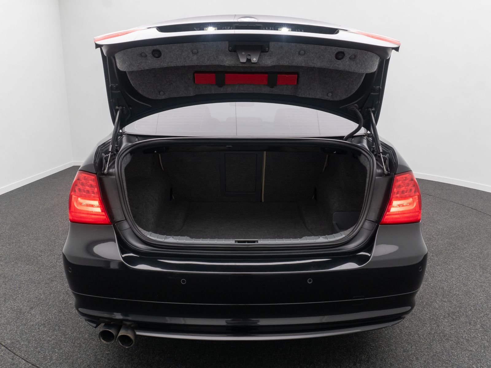 Fahrzeugabbildung BMW 325d GeschwindigReg Xenon PDC Alarm HiFi Leder