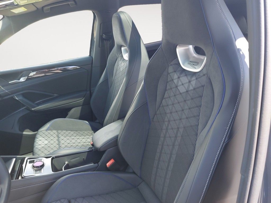 Fahrzeugabbildung Volkswagen Tiguan 2.0 TSI 4MOTION DSG R-Line Standheizung
