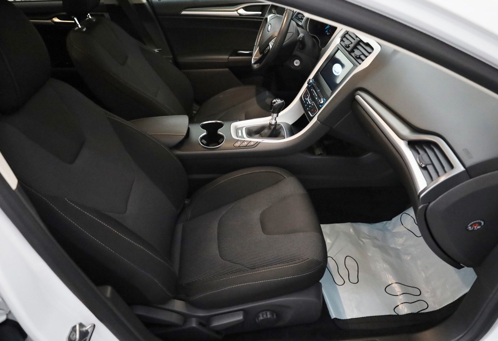 Fahrzeugabbildung Ford Mondeo Lim. Trend Navi,SH,PDC,SR+WR