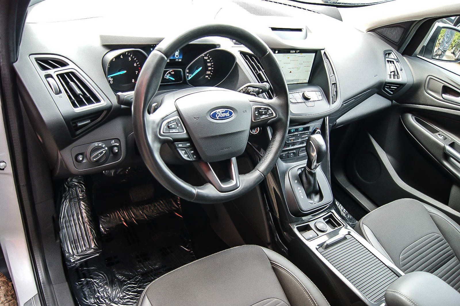 Fahrzeugabbildung Ford Kuga 1.5 Aut Titanium XENON NAVIGATION PDC 1HAND