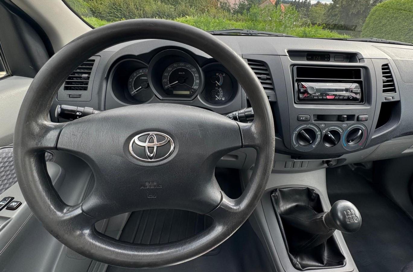 TOYOTA HILUX 2.5 D-4D 120CH - BVM - ATTELAGE FIXE - 159.384 KMS