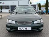 Toyota Camry 2.2 - Toyota Camry mit Benzin-Antrieb: Limousine