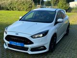 Ford Focus Lim. ST-2.0-FACELIFT-KAMERA-XENON-RECARO - Ford Focus: ST Facelift