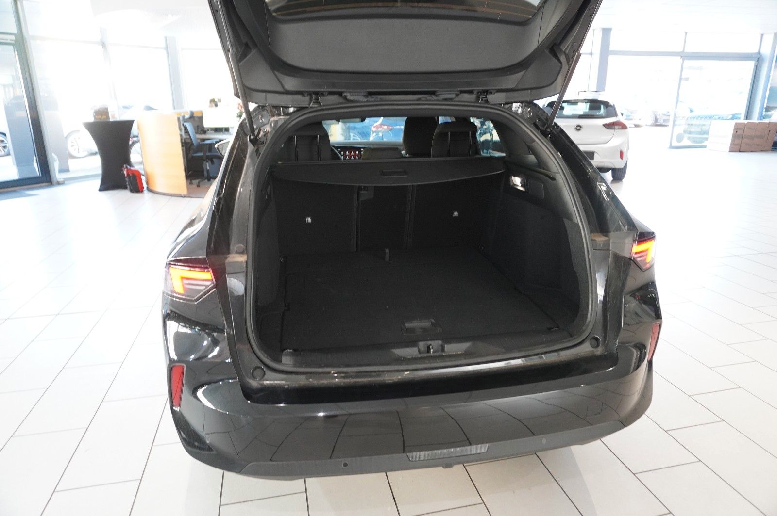 Fahrzeugabbildung Opel Astra L ST 1.2T EDITION AT-8 NAVI/LED/SPORT/DAB+