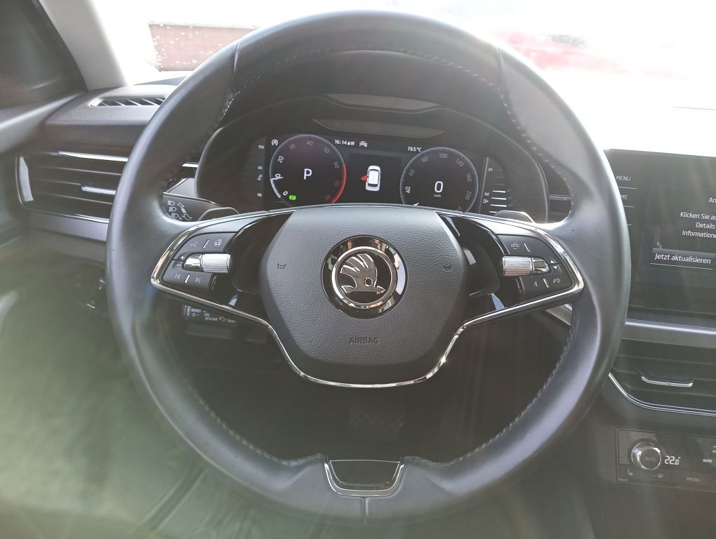 Fahrzeugabbildung SKODA Kamiq 1.5 TSI DSG Clever+Navi+PDC+Kamera+AHK