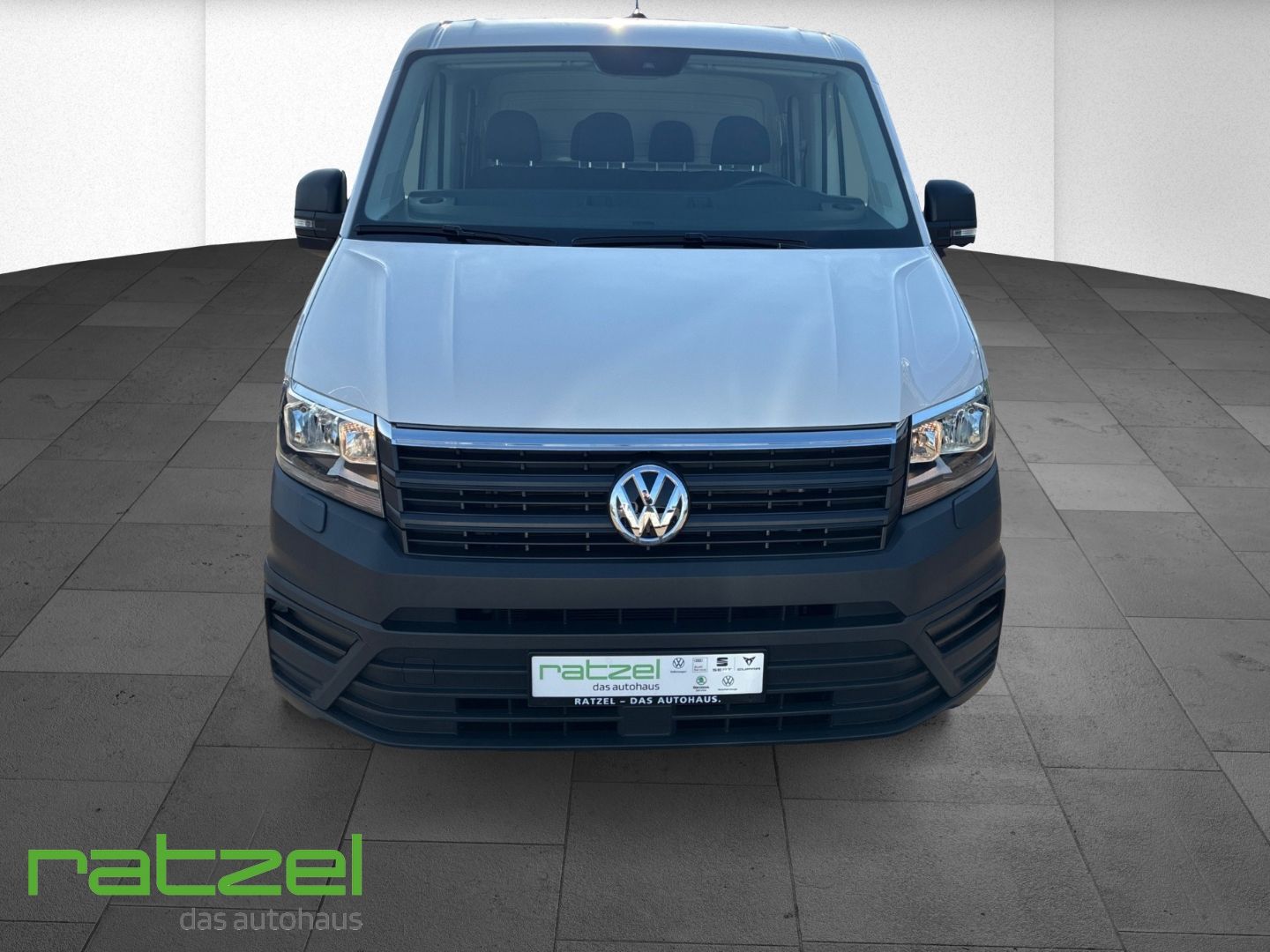 Fahrzeugabbildung Volkswagen Crafter 35 Pritsche DoKa MR 2.0 TDI AHK Klimaaut