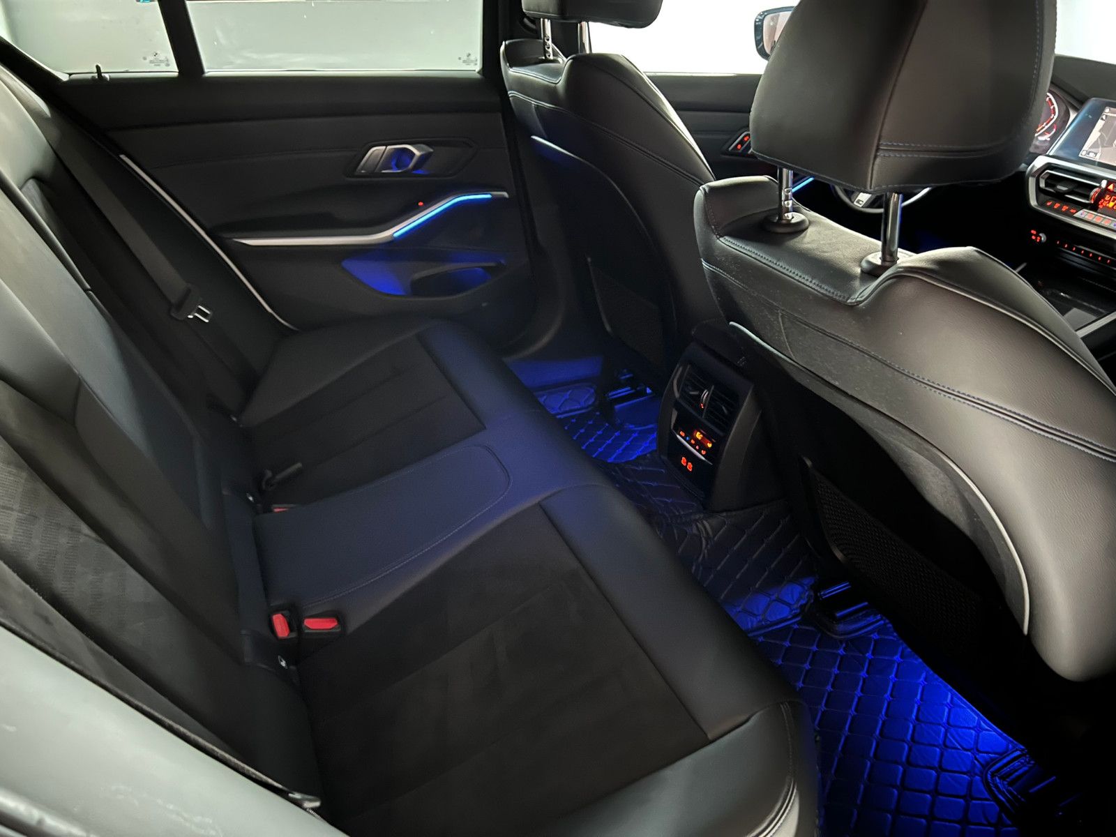 Fahrzeugabbildung BMW 330 i Lim M SPORT/LED/VRTL COCKPIT/19ZOLL/DE FZG