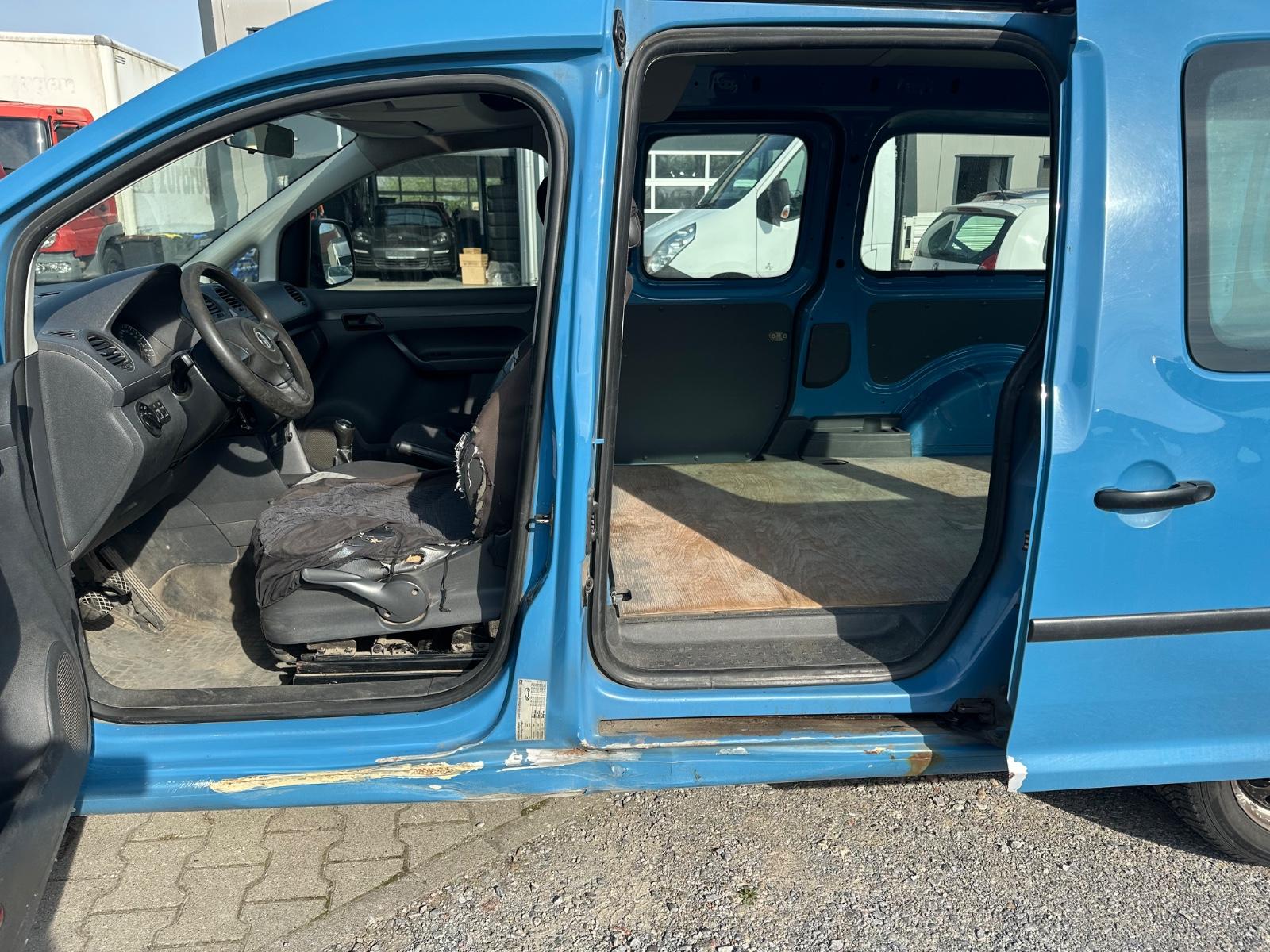 Volkswagen Caddy 2012 — photo 12