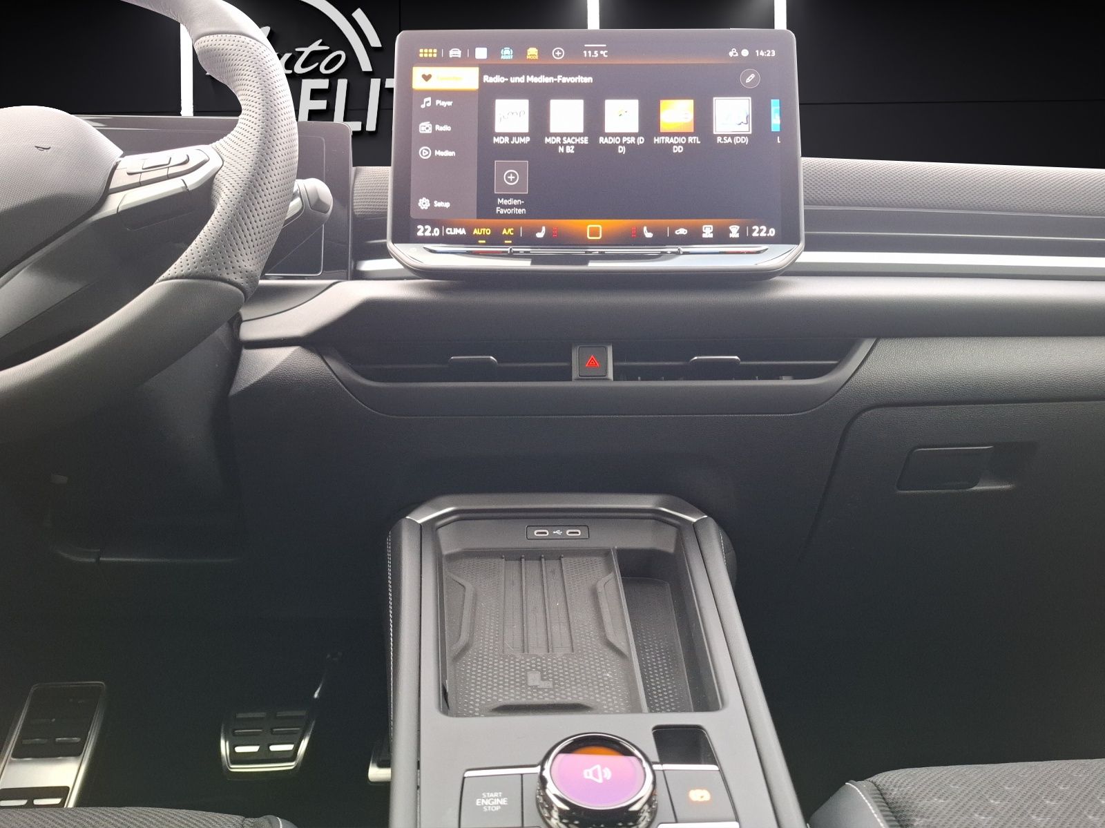 Fahrzeugabbildung Volkswagen T-Roc R-Line TSI ACC LenkradHZG HuD Kamera 360°