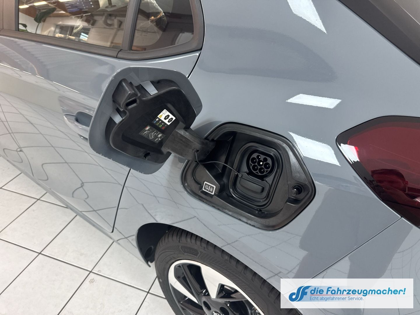 Fahrzeugabbildung Opel Corsa-e *SHZ 11KW Wärmepumpe Alu*Digitales Cockp