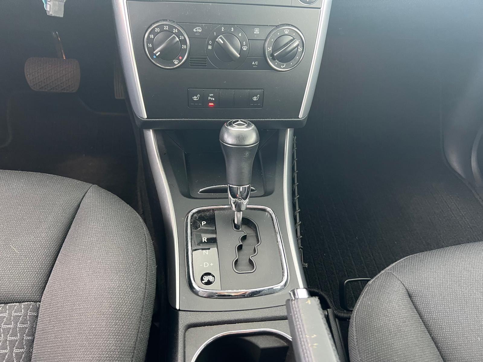 Mercedes-Benz B180 2010 — photo 7